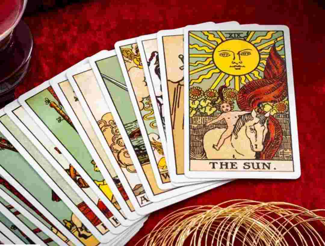 Bói bài Tarot chính là dựa trên từng lá bài để có thể tiên đoán